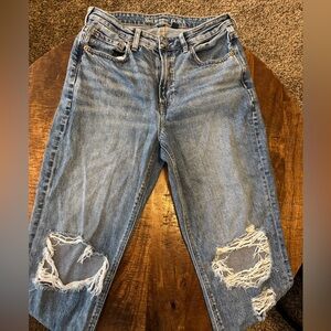 Distressed straight leg American Eagle jeans. Size 8.
